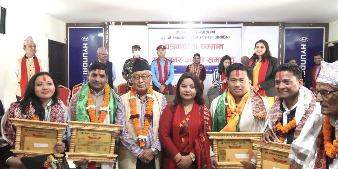 पोखराका चार पत्रकार पुरस्कृत