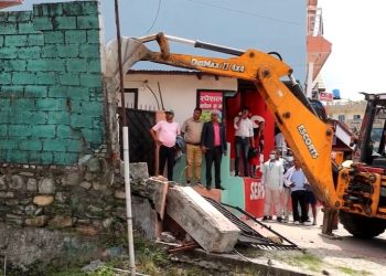 पृथ्वी राजमार्गको ‘राइट अफ वे’ मा परेका संरचना हटाउन सुरू