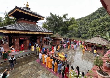 साउने सोमबारमा शिवालयमा शिवभक्त [फोटो फिचर]