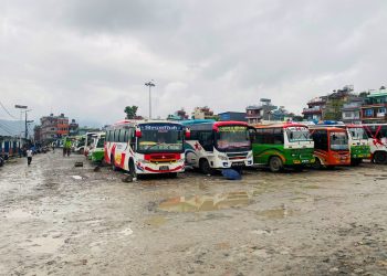 व्यवस्थित बसपार्कको पर्खाइमा पोखरा