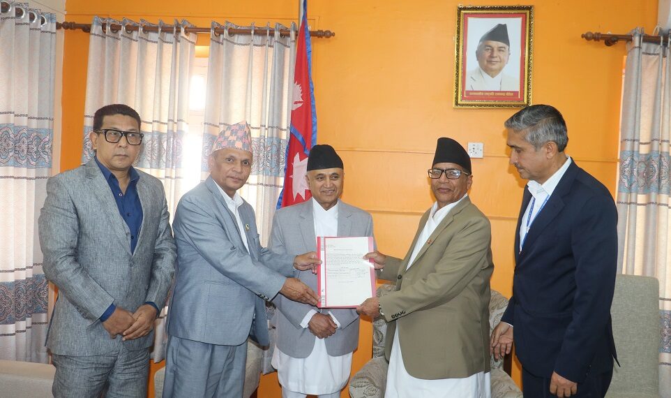 गण्डकी मुख्यमन्त्रीमा एमालेका खगराजको दाबी पेस, पाण्डे सरकारका मन्त्री मनाङे पनि खगराजसँगै