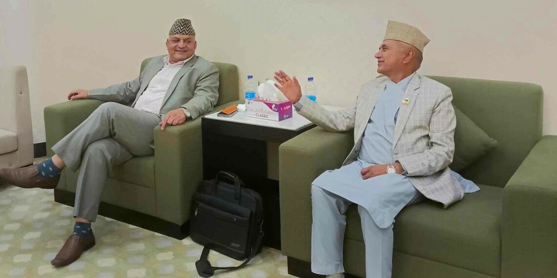 पोखरा विमानस्थलमा जब वर्तमान र निवर्तमान मुख्यमन्त्री भेट भए र सँगै उडे