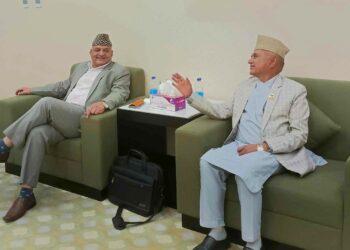 पोखरा विमानस्थलमा जब वर्तमान र निवर्तमान मुख्यमन्त्री भेट भए र सँगै उडे