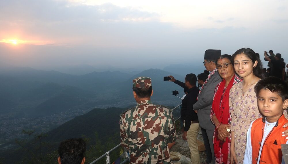 प्रदेश प्रमुख सूर्योदय हेर्न केबलकारबाट सराङकोटमा