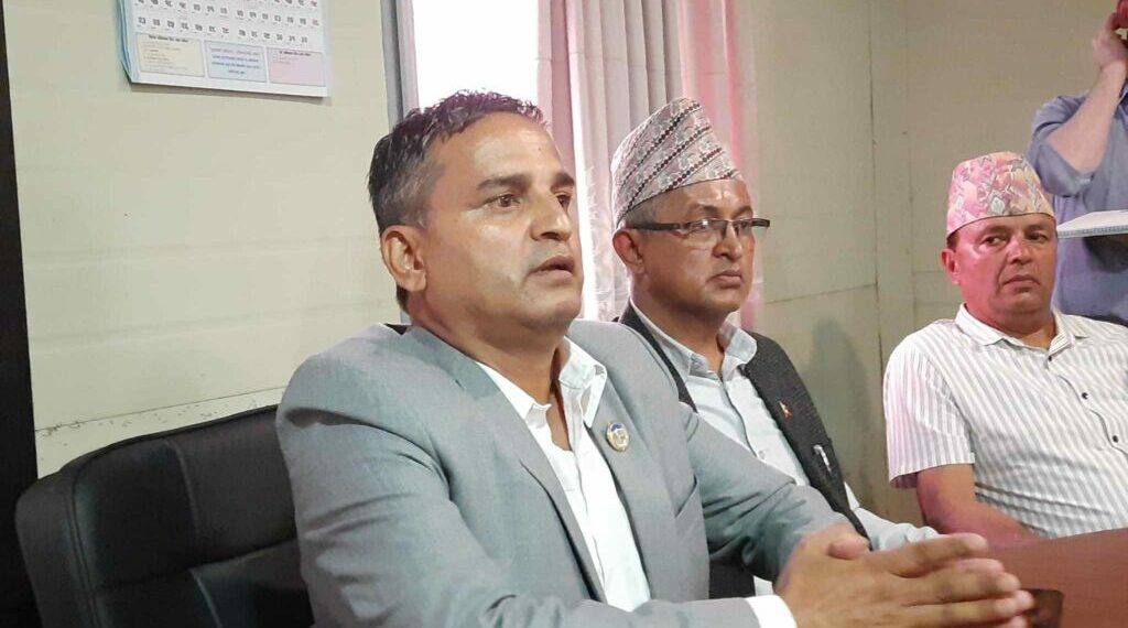 फ्लोर क्रस गरेका फणिन्द्रको मन्त्री पद ३ दिनमै चट्