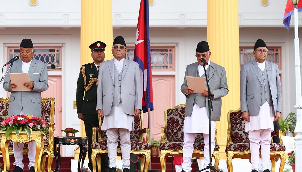 प्रधानमन्त्री ओली, दुई उपप्रधानमन्त्री र १९ मन्त्रीले लिए शपथ