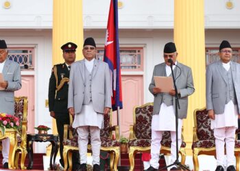 प्रधानमन्त्री ओली, दुई उपप्रधानमन्त्री र १९ मन्त्रीले लिए शपथ