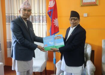 गण्डकी प्रदेश प्रमुख भट्ट समक्ष अख्तियारको प्रतिवेदन पेश