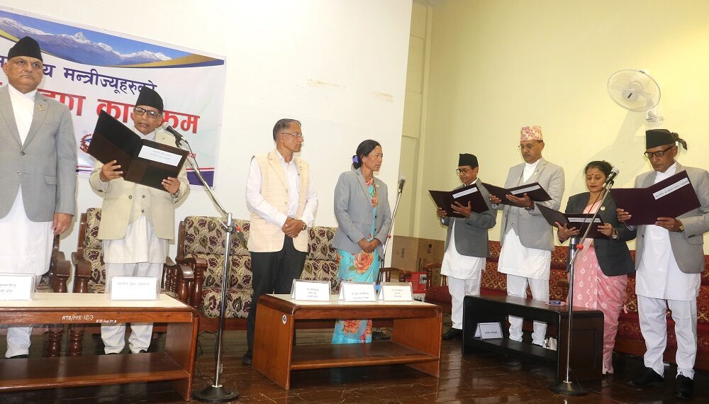 गण्डकीमा एमालेका ४ मन्त्रीले लिए प्रदेश प्रमुखबाट शपथ