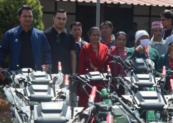 हरिनासमा एक सय दुई हाते ट्याक्टर वितरण