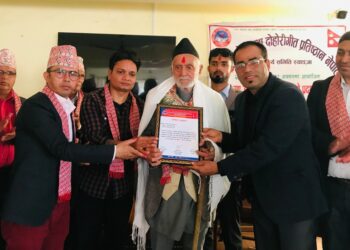 लोक दोहोरी गीत प्रतिष्ठान स्याङ्जाद्वारा साहित्यकारलाई सम्मान