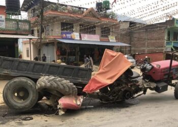 बस र ट्याक्टर एकापसमा ठोक्किँदा एकजना घाइते