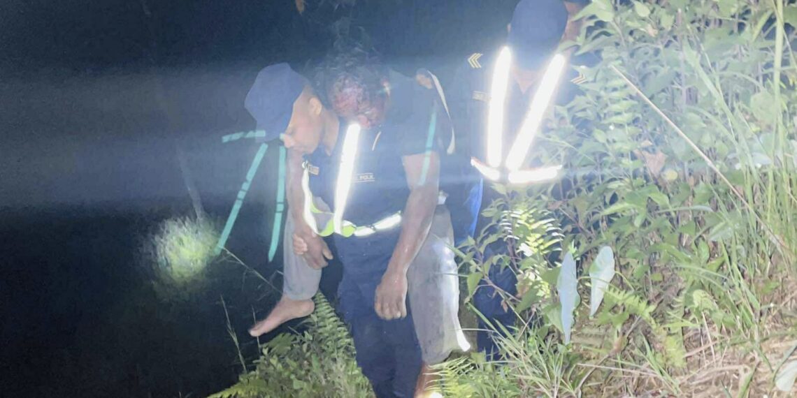 स्याङ्जामा प्रहरीद्वारा भीरबाट लडेका व्यक्तिको सकुशल उद्घार