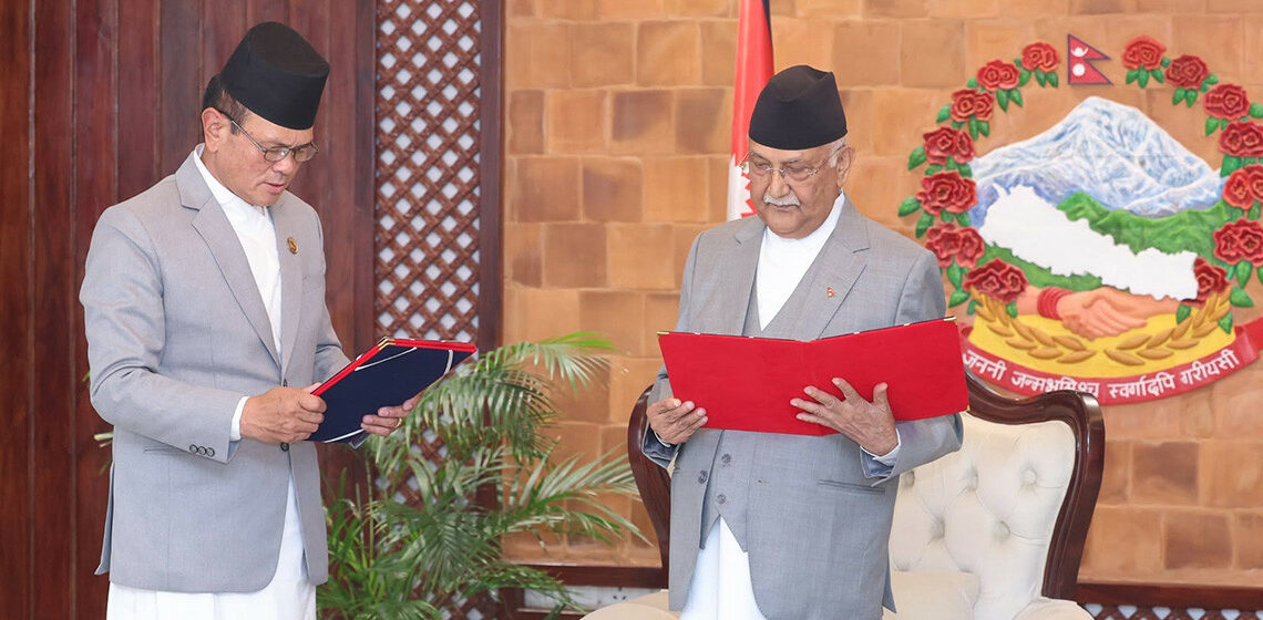 प्रधानमन्त्रीसमक्ष ऊर्जा राज्यमन्त्री म्याग्दीका गर्बुजाले लिए शपथ