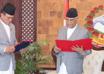 प्रधानमन्त्रीसमक्ष ऊर्जा राज्यमन्त्री म्याग्दीका गर्बुजाले लिए शपथ