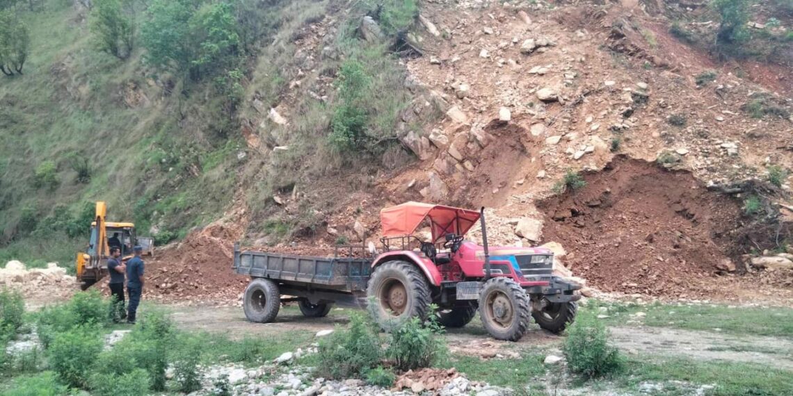 उत्खनन तथा ओसारपसारमा संलग्न डोजर र ट्याक्टर नियन्त्रणमा