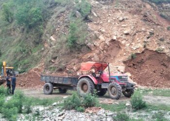 उत्खनन तथा ओसारपसारमा संलग्न डोजर र ट्याक्टर नियन्त्रणमा