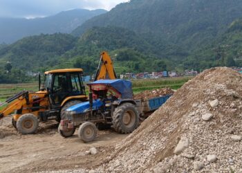 अवैध नदीजन्य पदार्थ उत्खनन तथा ओसारपसारमा प्रयोग भएका जेसिबी र ट्याक्टर नियन्त्रणमा