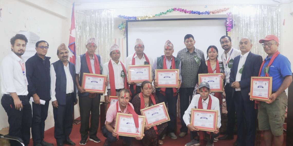 भीरकोटका उत्कृष्ट नौ कृषक सम्मानित