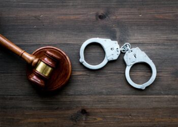 फरार तीन चेक अनादर मुद्दाका दोषी पक्राउ, अदालतमा पेश