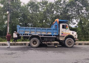 पोखरामा सबेरै टिप्परसँग ठोक्किँदा मोटरसाइकलमा सवार दुई युवक गम्भिर घाइते