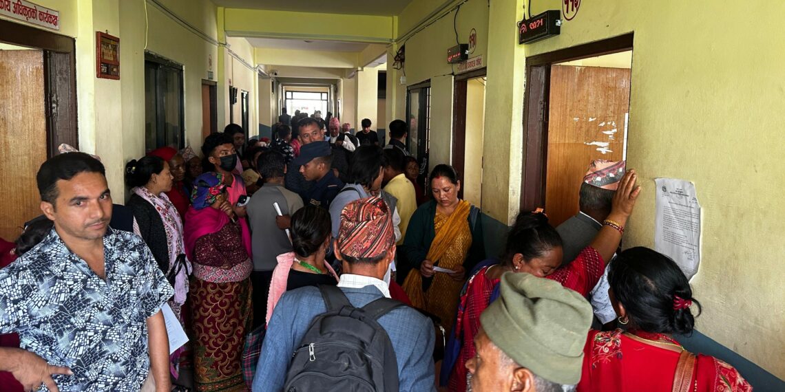 स्याङ्जामा राष्ट्रिय परिचयपत्र बनाउनेको भीड, चाप थेग्न सेवा समय विस्तार