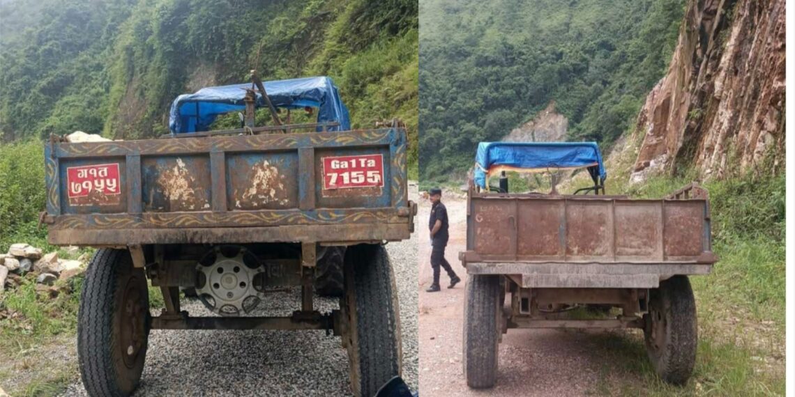 अवैध ढुङ्गा ओसारपसारमा संलग्न दुई ट्याक्टर प्रहरी नियन्त्रणमा