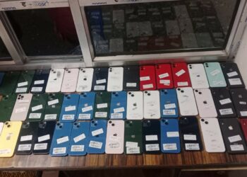 अवैध रूपमा ओसारपसार गरेका ५० थान आइफोन बरामद