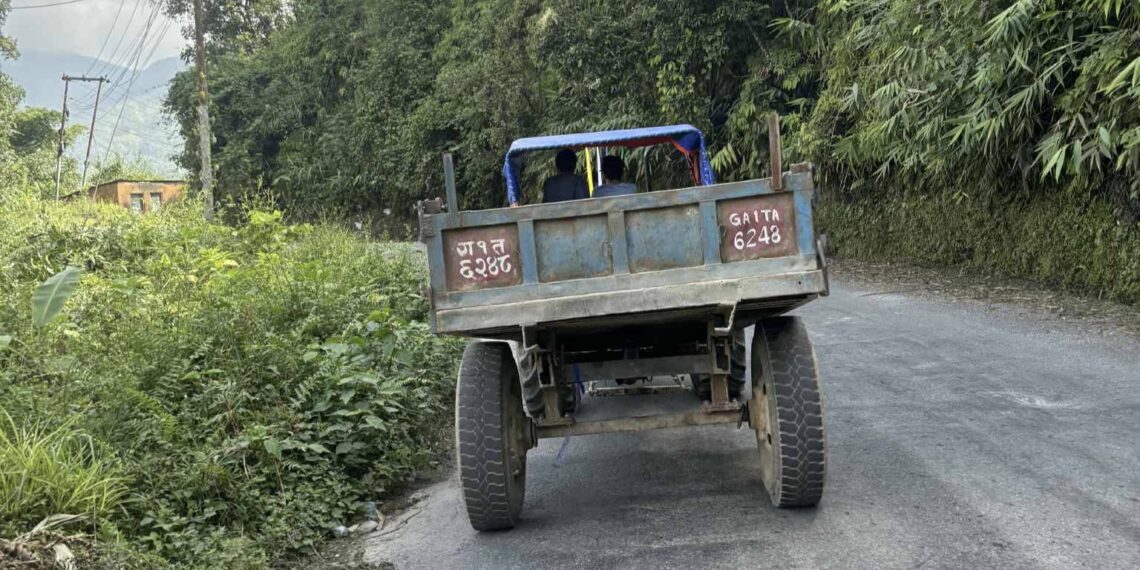अवैध रूपमा नदीजन्य पदार्थ ओसारपसार गर्ने ट्याक्टर नियन्त्रणमा