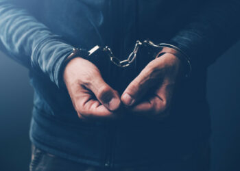 स्याङ्जामा ट्याक्सी चालक सिटमुनिबाट ठूलो परिमाणको लागूऔषध बरामद, दुई युवा नियन्त्रणमा