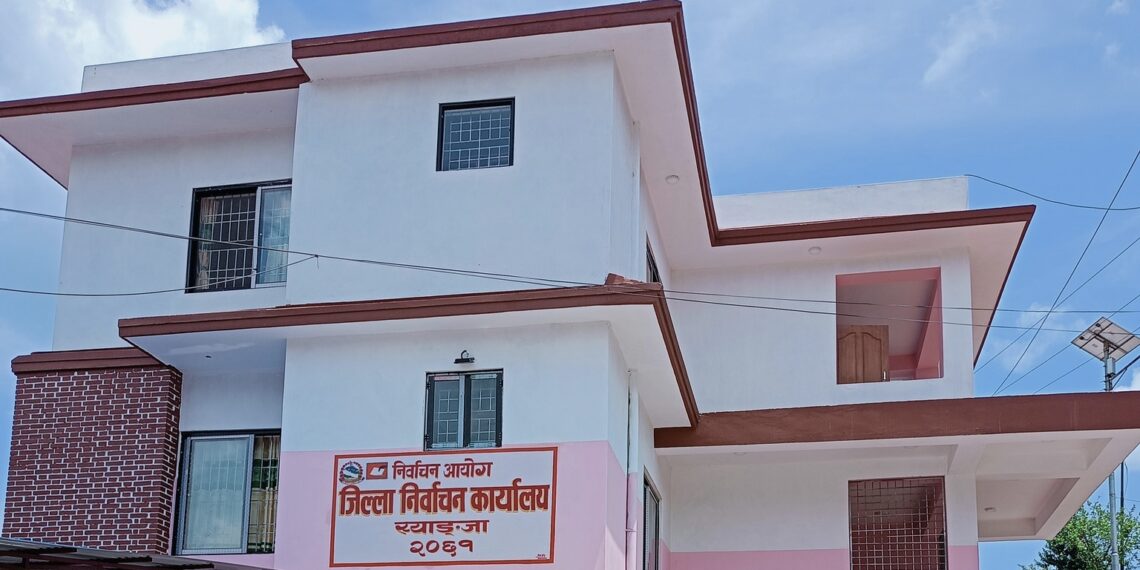 स्याङ्जामा मतदाता घटे पनि नयाँ थप, दैनिक ५० जनासम्म फोटो खिच्न आउने