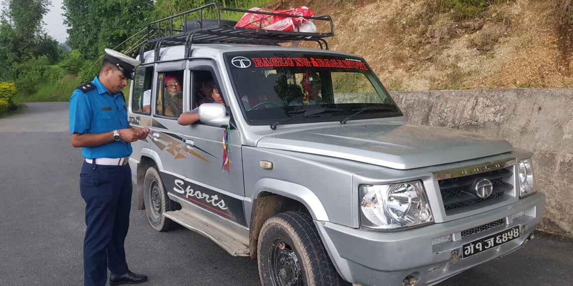 स्याङ्जामा नयाँ भाडादर लागू: पक्की सडकमा बसको ५ रुपैयाँ ५० पैसा, जिपको ६ रुपैयाँ प्रतिकिलोमिटर