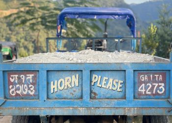 आँधीखोला किनारबाट अवैध गिट्टी–बालुवासहित ट्याक्टर नियन्त्रणमा