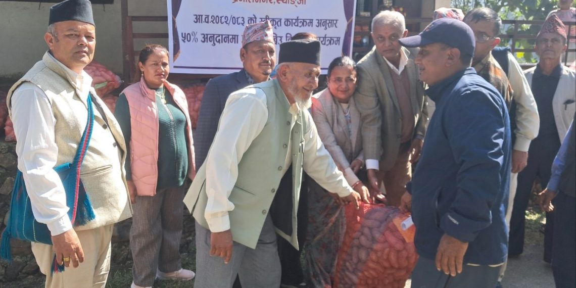 पुतलीबजार आलुमा आत्मनिर्भर बन्दै, ७१ हजार किलो बीउ वितरण