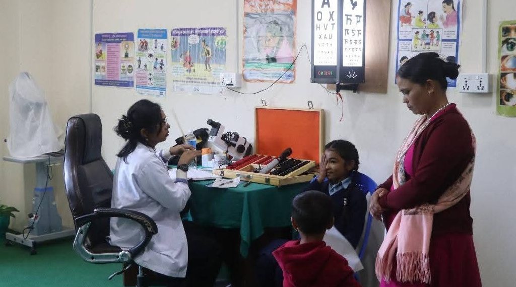 चारदिने आँखा जाँच शिविरमा २ हजार बढी विद्यार्थी लाभान्वित