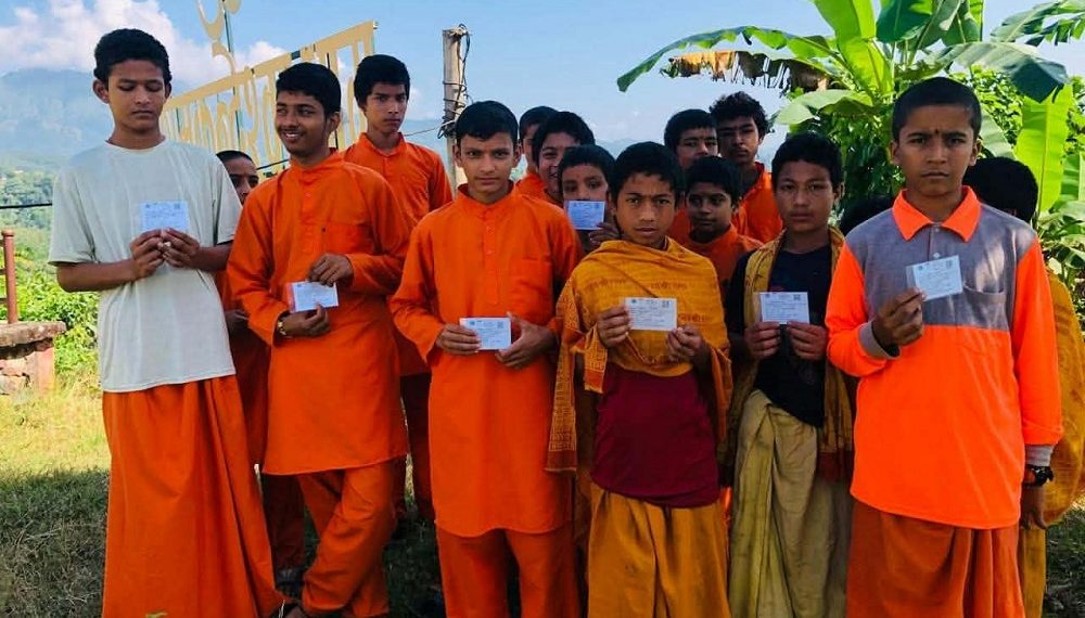 गुरुकुलका आठ वटुकलाई स्वास्थ्य बिमा