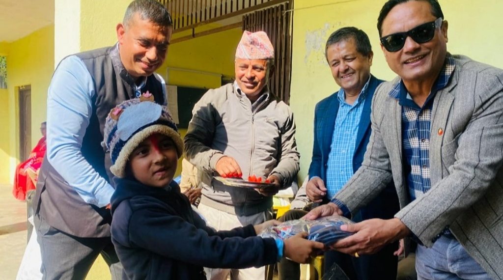 १४५ विद्यार्थीलाई न्यानो कपडा वितरण