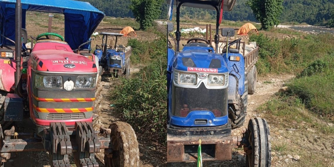 अवैध उत्खनन तथा ओसारपसारमा संलग्न दुई ट्याक्टरलाई कारबाही