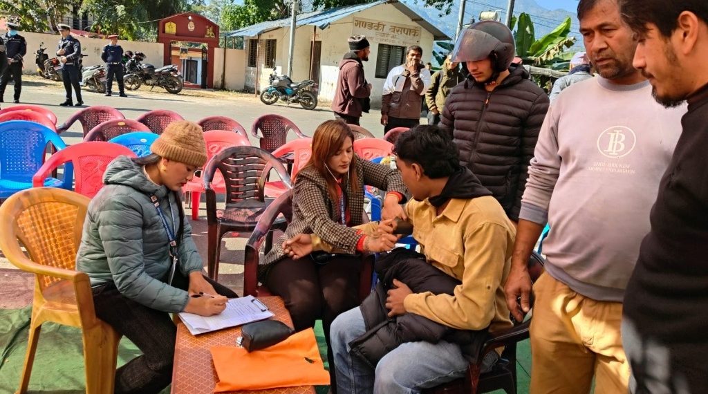 दुर्घटना न्यूनीकरणका लागि स्याङ्जामा सवारी चालक–सहचालकको स्वास्थ्य जाँच