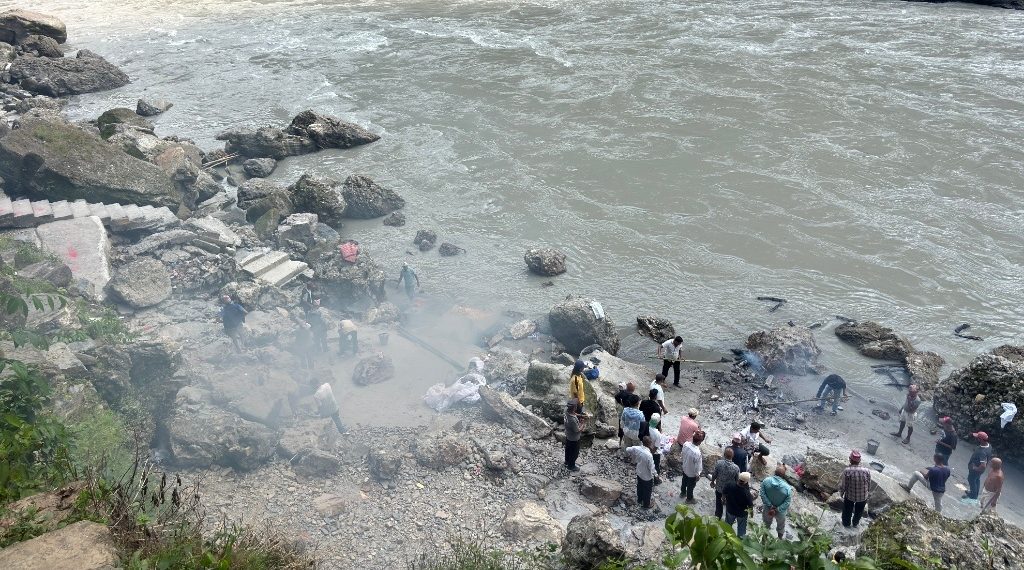 राम्दी घाटको अव्यवस्थाले अन्तिम संस्कारमै सास्ती