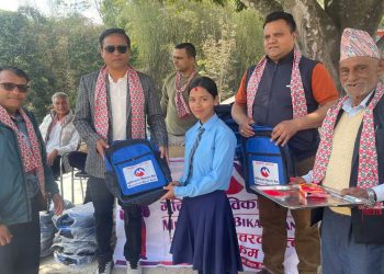 दुई विद्यालयका एक सय विद्यार्थीलाई मुक्तिनाथ विकास बैंकद्वारा शैक्षिक सामाग्री सहयोग