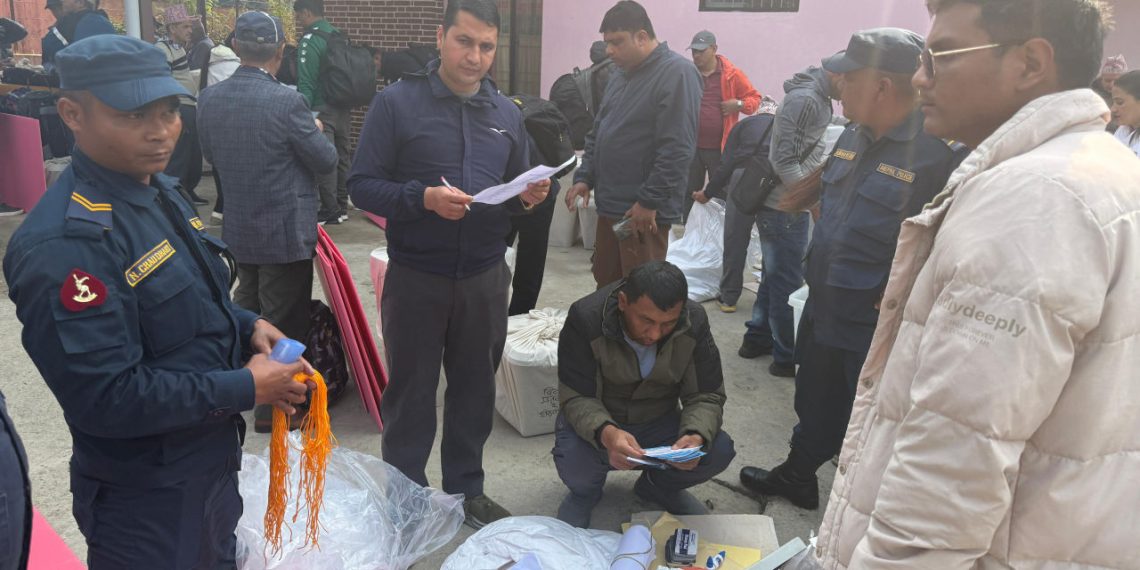 स्याङ्जामा चुनावी सरगर्मी: मतदान अधिकृतलाई चुनाव सामग्री र मतपत्र बुझाइयो