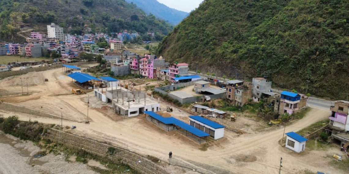 व्यवस्थित यातायाततर्फ वालिङको फड्को, आधुनिक बसपार्कले बदल्दै सहरको स्वरूप