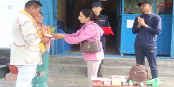 राजमार्गमा भेटिएको सुनसहितको झोला फिर्ता गर्ने ट्याक्सी चालकको प्रशंसा