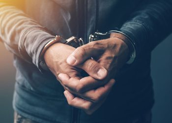 स्याङ्जा मालपोत अगाडि विचौलिया समातिए, सेवाग्राहीलाई हैरानी दिएको आरोप