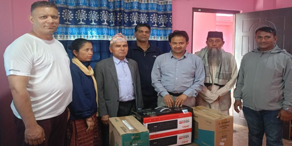 विद्यालयमा कम्प्युटर सहयोग