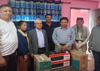 विद्यालयमा कम्प्युटर सहयोग