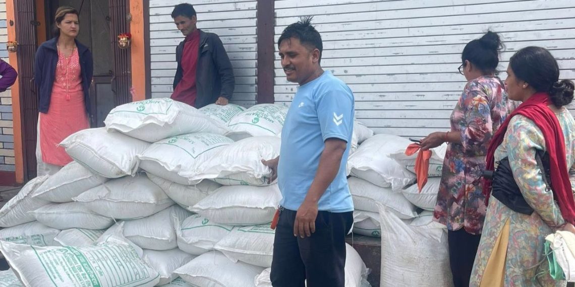 ५० प्रतिशत अनुदानमा पुतलीबजारका किसानलाई उन्नत धानको बीउ वितरण