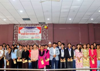 आर्थिक अभावले पढाइ नरोकिने भन्दै गल्याङ नगरपालिकाद्वारा १६७ विद्यार्थीलाई छात्रवृत्ति