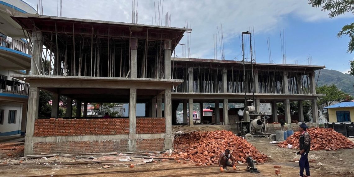 माओवादी आक्रमणपछि जोगाइएको भवन हटाइँदै, २५ वर्षपछि वालिङमा नयाँ प्रहरी कार्यालय भवन बन्दै
